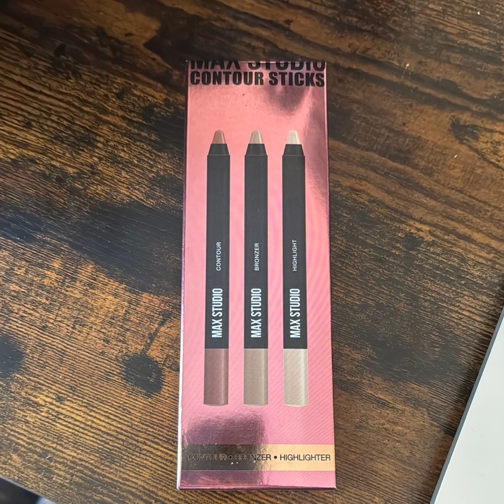 BNIB Max Studio Contour Sticks Set